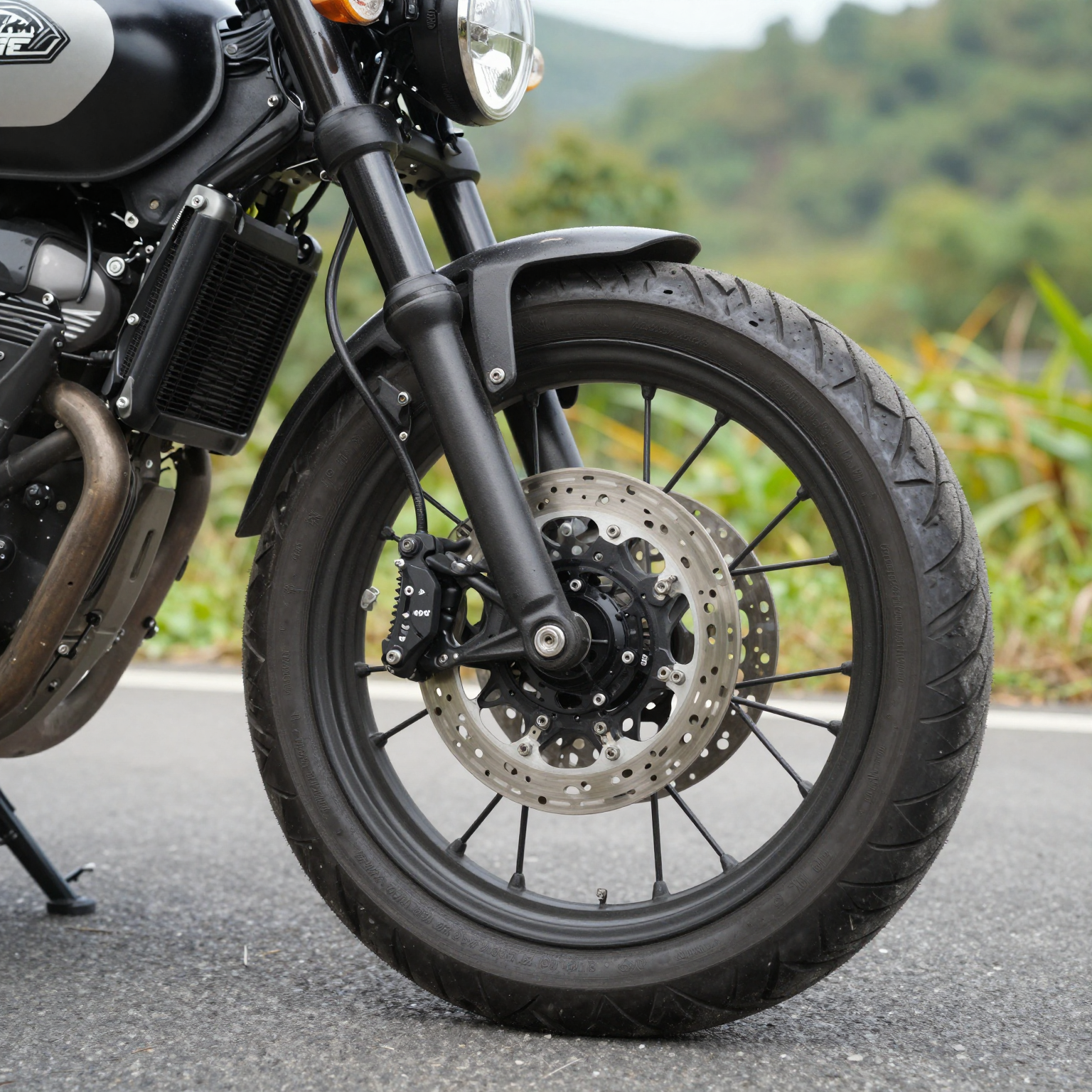Motorcycle with 90 90 18 Tire